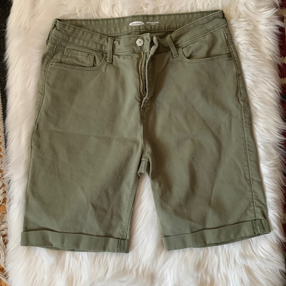 Bermuda high rise shorts
